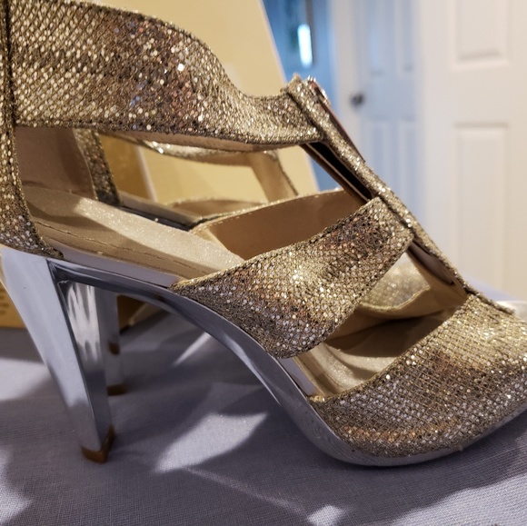 Michael Khors Platform Sandel -brand new!! - Picture 3 of 3